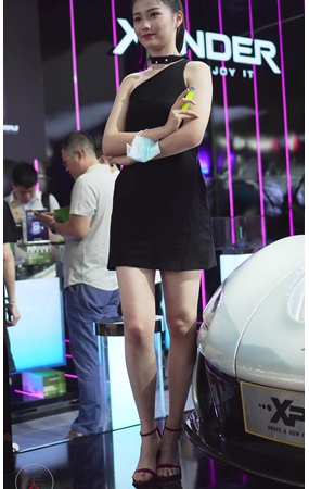 黑裙美女