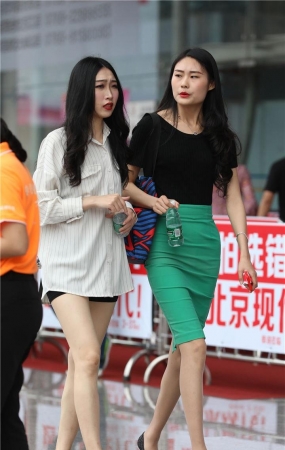 极品绿色中裙肉丝大长腿小姐姐3A085[27P-202M]