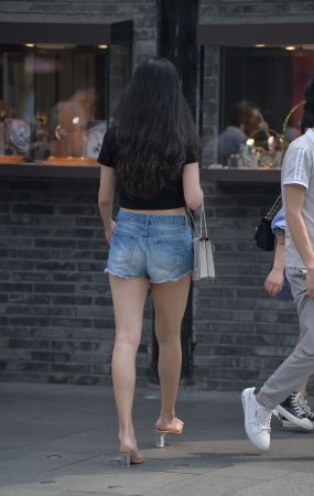 性感的热裤长腿女友