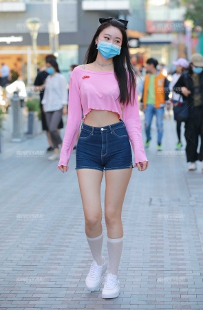 牛仔热裤美女