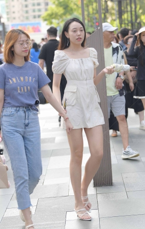 潇洒洒脱的活泼女人/231223-6-28 14P