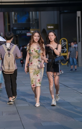 黄昏下de闺蜜同行