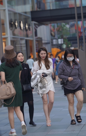 逛街少妇