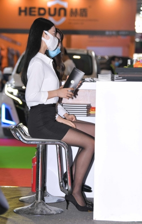 展会美女黑色长筒袜前台 21-05-07-52