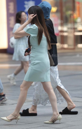 街拍高跟少妇