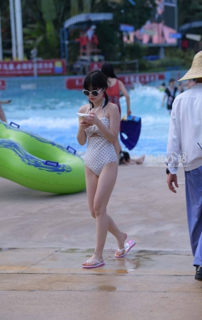 墨镜小妞~青春的味道