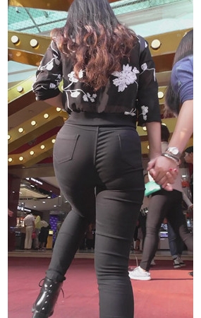 超紧黑裤小姐姐