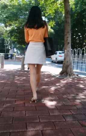 白色短裙长发OL美女