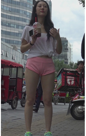 粉色短裤美女