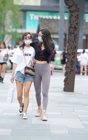 高腰紧身瑜伽裤美女