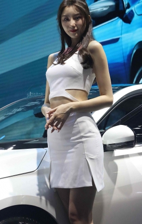 高跟街拍少妇