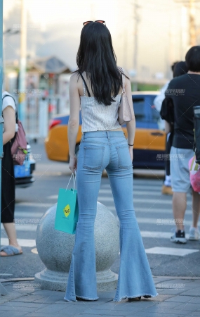 超紧身蓝牛小姐姐