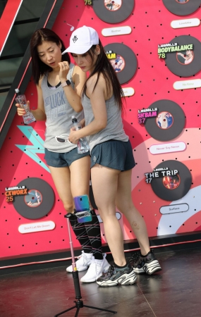 短裤美女