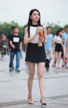 短裤，美腿，凉高