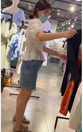 牛仔裙美女