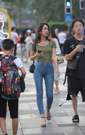 长腿苗条牛仔