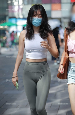 紧身瑜伽裤小妹