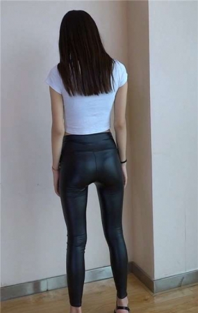 【天艺 菲菲】独家俯拍黑色皮裤慢摇 [392 MB]