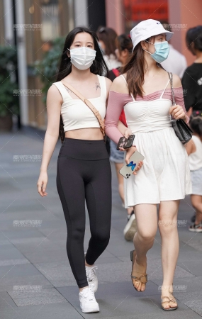 运动裤小妹