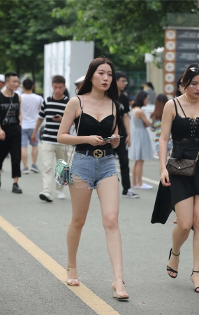 凯恩公爵街拍作品 – 性感白皙大长腿