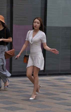 高跟凉鞋美女