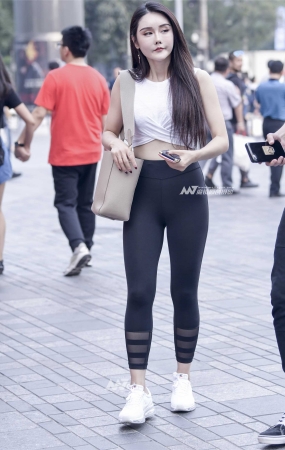 我噻，这美女身材好魔鬼
