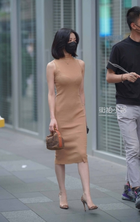 街拍长裙高跟美女