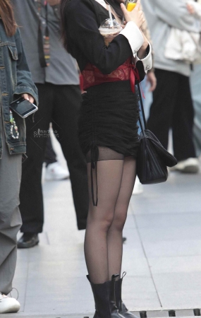 街拍黑丝少妇