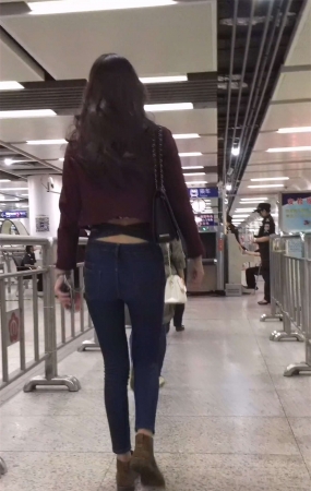 背带交叉紧牛