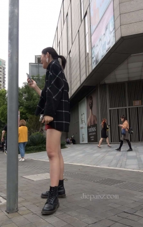4K – 包臀短裙性感街拍美女 [1.66 GB/MP4]