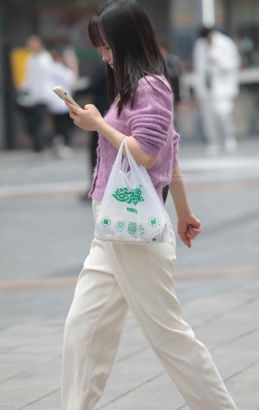 高跟街拍少妇