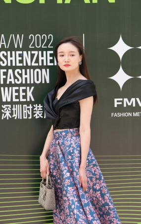 靓丽美足俩闺蜜