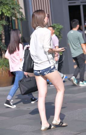 短发妹子