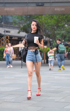 翘臀热裤高跟美女
