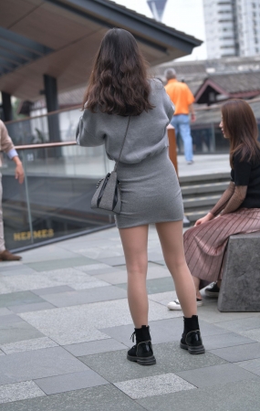 肉丝，包屯裙美眉