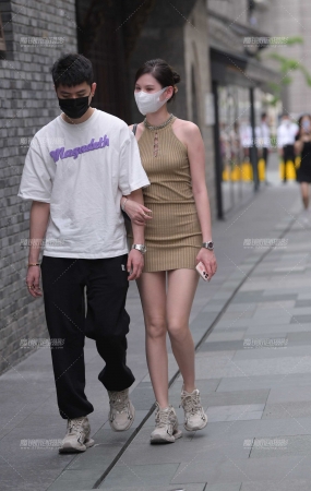 卡其色包臀裙