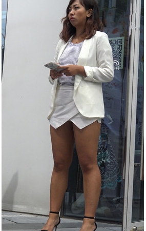 丰腴白衣黑妹