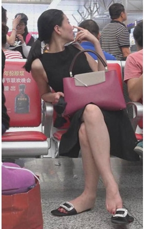 黑裙美足