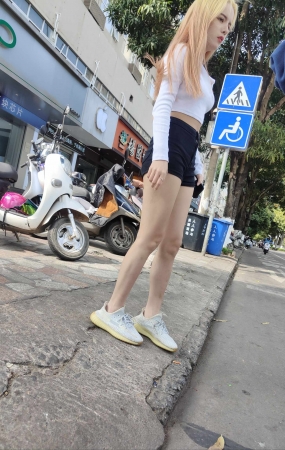 极品黑色短裤大长腿女神