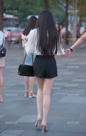 戴墨镜美女