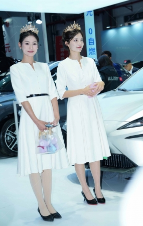 20241026-27 2024年10月某车展丝袜礼仪图集 16P