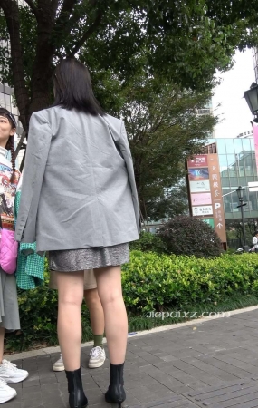 4K – 性感长腿街拍时尚御姐型美女 [1.27 GB/MP4]