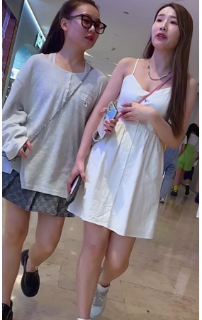 漂亮的白裙美女