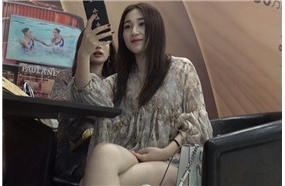 4K – 连衣裙凉高美足网红妹纸跟闺蜜自拍 [866 MB/avi]