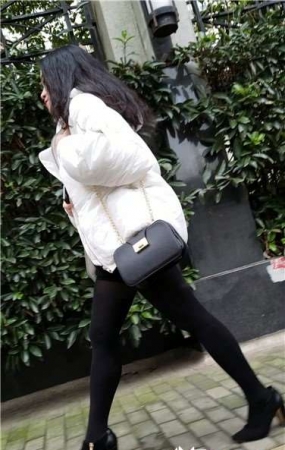 4k超清，街拍超级长腿黑丝气质风骚美女