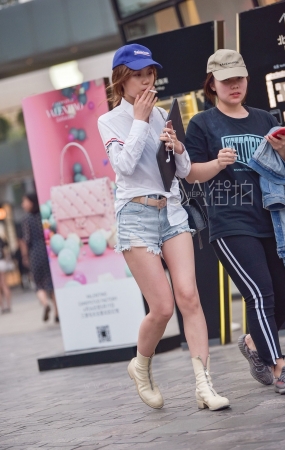 爱抽烟的热裤小姐姐-14P