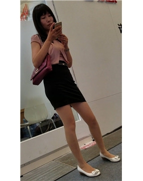 4k-超性感粉衣包臀裙街拍肉丝美腿
