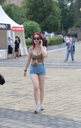 夏日美腿，清凉白皙~