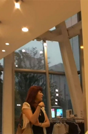 白色高跟包臀裙妹子