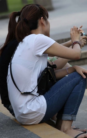 No381 2女小憩图